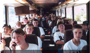 busloaded.jpg (26356 bytes)