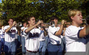 sfpraade_trumpets.jpg (116161 bytes)